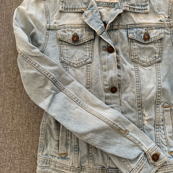 Melville Distressed Jean Jacket - Picture 2 of 6